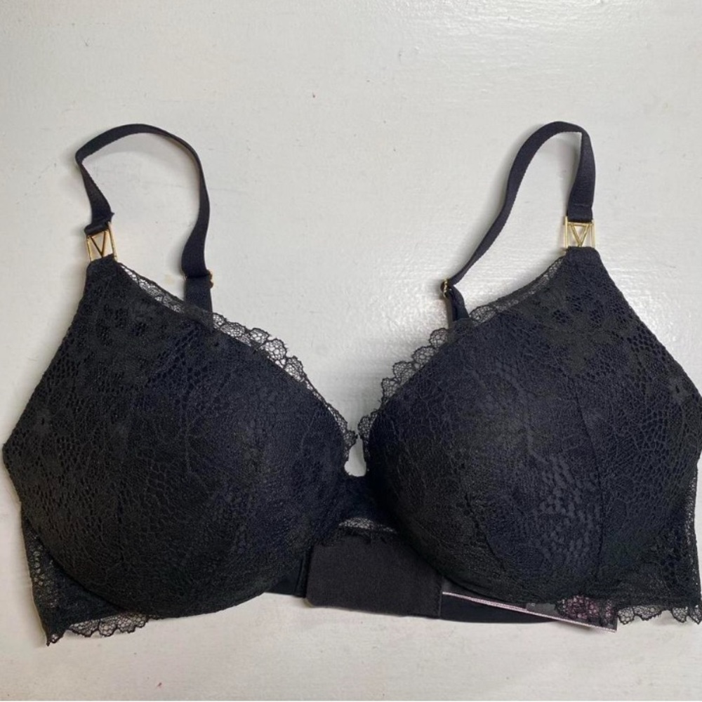 Victoria’s Secret Elegant Black Lace Bra